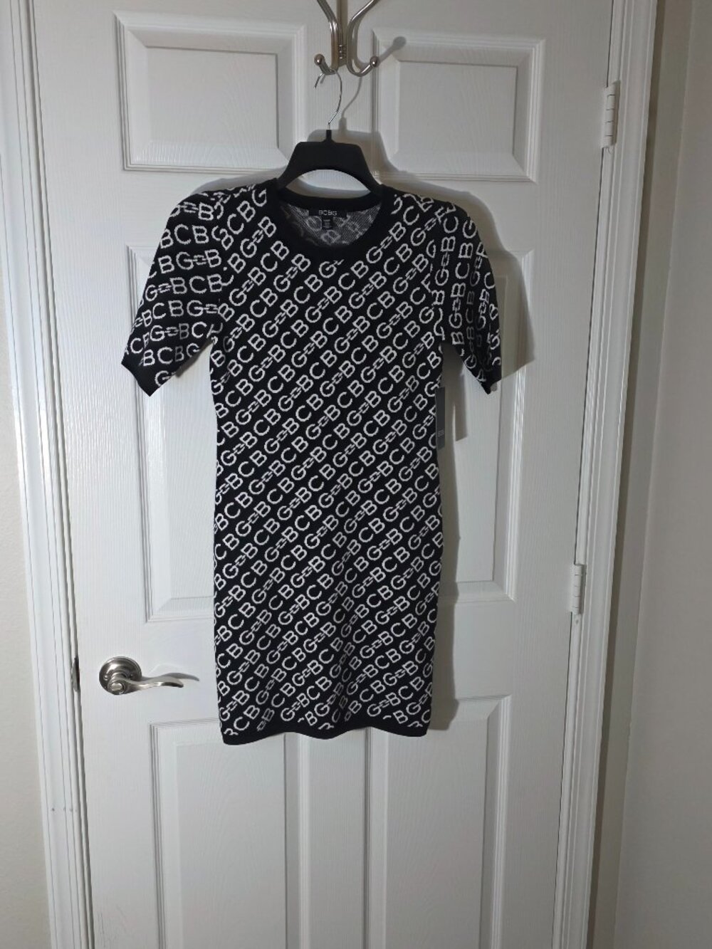 BCBG Black and White Logo Knit Midi Dress NWT size small The BCBG Black White